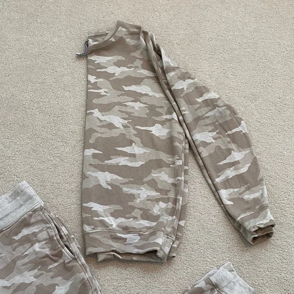 🌸ATHLETA SET Camo Print Jogger Set - Picture 9 of 12